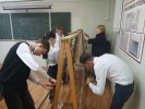 Наши дружные ребята начали активно плести маскировочные сети для бойцов СВО! 4
